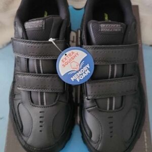 Skechers Men's ... Size 8 ... Brand New